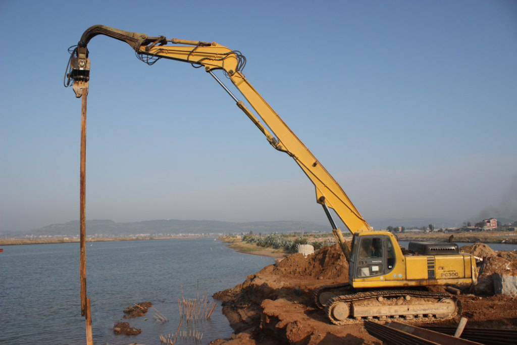 钢板桩施工作业现场