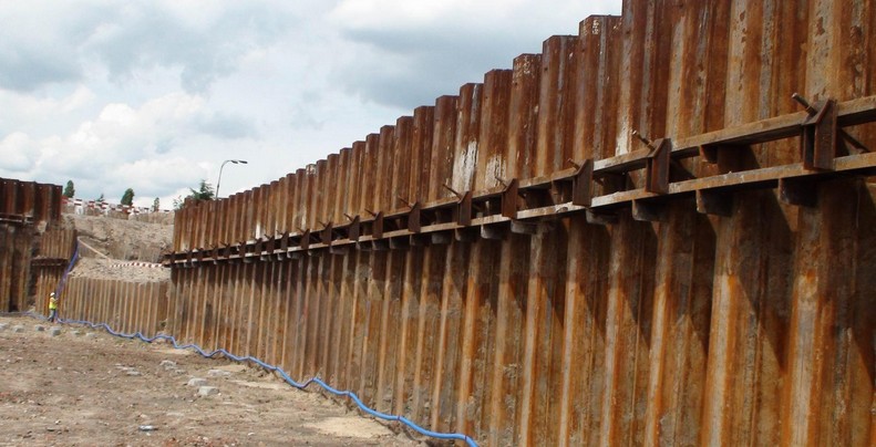 临时扩岸钢板桩